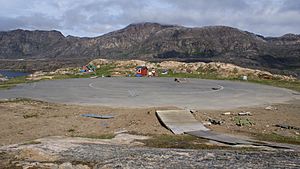 Archivo:Helipad-at-old-heliport-sisimiut