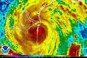 Archivo:Hurricane Alex IR Rainbow satellite imagery