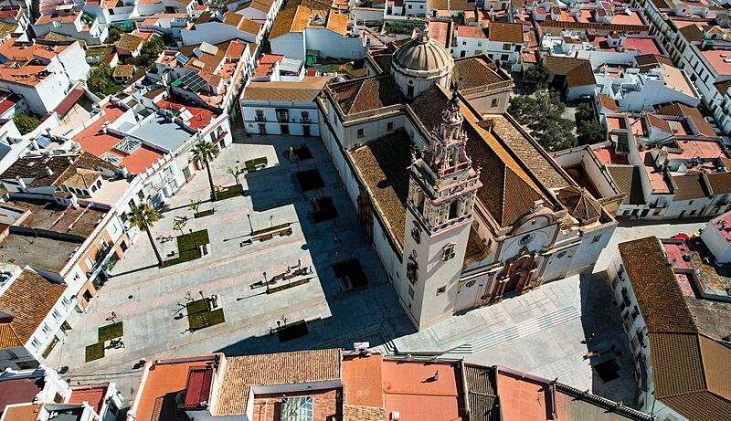 Iglesia y plaza nueva 2023-05