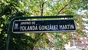 Archivo:Jardines de Yolanda González (28 de junio de 2015, Madrid) 02
