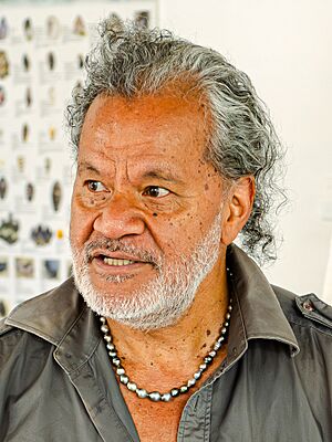 Archivo:John Pule in 2024 (cropped)