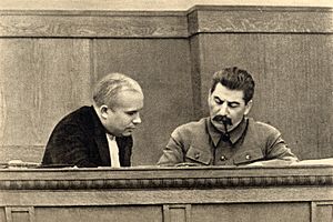 Archivo:Joseph Stalin and Nikita Khrushchev, 1936