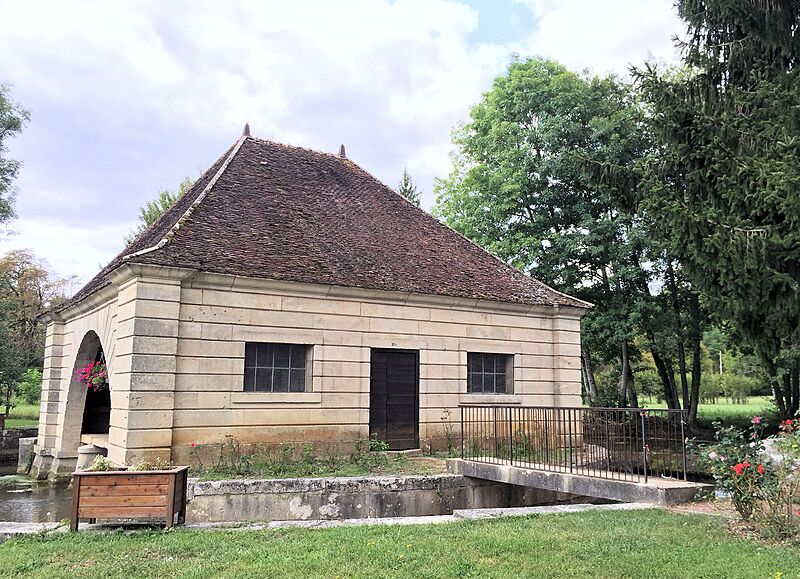 Lavoir de Voutenay-sur-Cure (01)