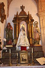 Archivo:Lugás-altar V. Rosario
