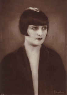 Lya de Putti 1927-1928 Alexander Binder 1028-1.gif