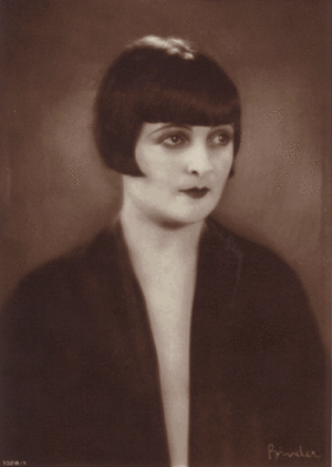 Lya de Putti 1927-1928 Alexander Binder 1028-1.gif
