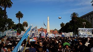 Archivo:Manifestación en apoyo a Cristina Fernández de Kirchner - 9 de diciembre de 2015 - 005