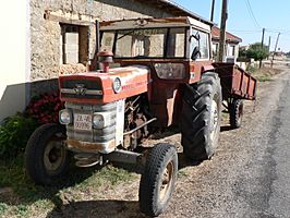 Massey Ferguson 165 Ebro (1978) 20120822 021.JPG