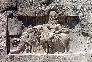Archivo:Naqsh i Rustam. Shapour