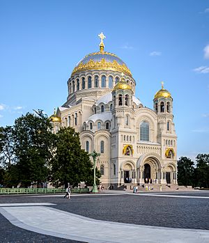 Archivo:Naval Cathedral of St Nicholas in Kronstadt 03