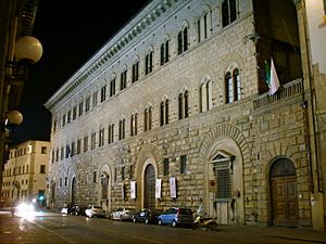 Archivo:Palazzo Medici Riccardi by night 01