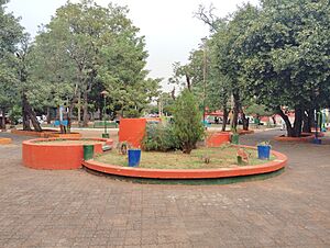 Archivo:Plaza Central de Fernando de la Mora, Paraguay