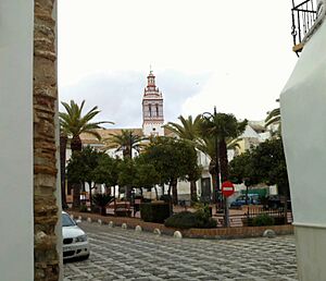 Archivo:Plaza de España (Fuentes de Andalucía) 02