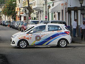 Archivo:Policía Turística (Santo Domingo)