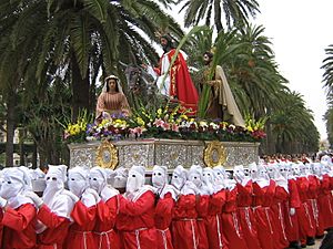 Archivo:Procesión de Semana Santa en Melilla.