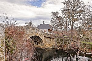 Archivo:Puente medieval en El Puente