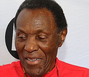 Archivo:Rafer Johnson (headshot)