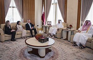 Archivo:SD visits Qatar 170422-D-GO396-0120 (34035989992)