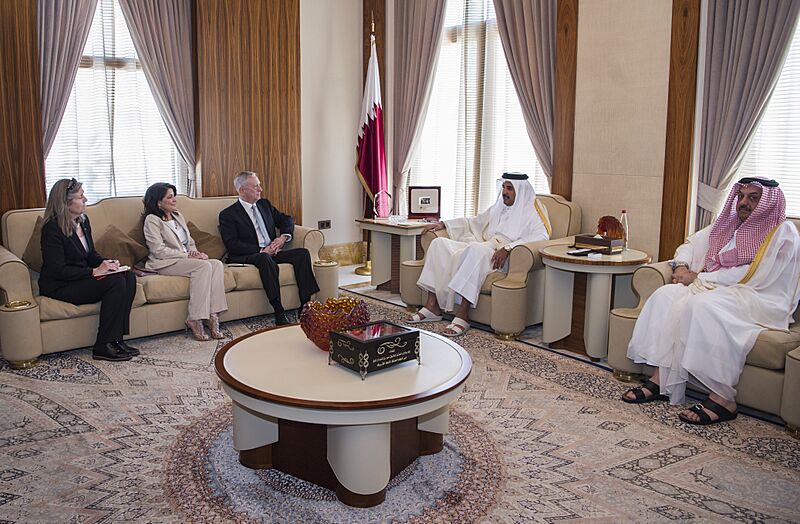 SD visits Qatar 170422-D-GO396-0120 (34035989992)