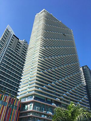 Archivo:SLS Brickell November 2016