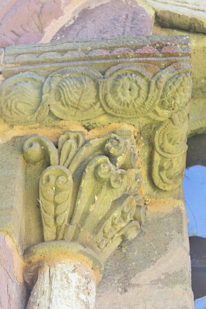 Archivo:San Esteban de Aramil-capitel ábside izq