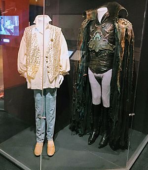 Archivo:Sarah Jareth costumes from Labyrinth