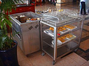 Archivo:Serving carts in Hainan hotel restaurant - 01