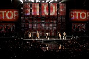 Archivo:Spice Girls 2008 06