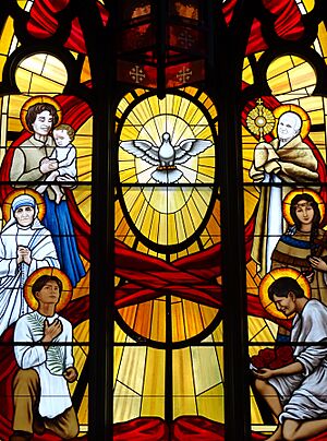 Archivo:Stained Glass Window in Holy Rosary Cathedral - Vancouver - BC - Canada (24127673968) (2)