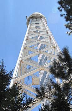 Archivo:The 150-Foot Solar Tower Observatory on Mt. Wilson as seen from near the base
