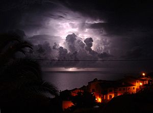 Archivo:Thunder lightning Garajau Madeira 289985700