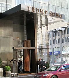 Archivo:Trump SoHo entrance on Spring Street