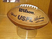Archivo:USFL official football