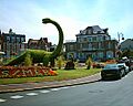 Villers-sur-Mer - Le dinosaure et Office de Tourisme 06-08-04