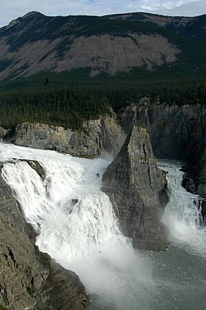 Archivo:Virginia Falls, Northwest Territories