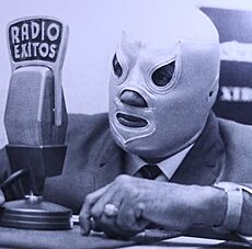 Archivo:100 años del natalicio del Santo -i---i- (36184746106) (cropped)