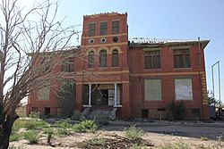 Abandoned school in Toyah, Texas.jpg