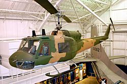 Archivo:Bell UH-1P Iroquois USAF