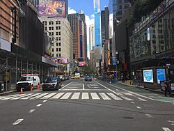 Archivo:Broadway looking north from 48th Street Manhattan