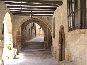 Archivo:Calle de Calaceite (Teruel)