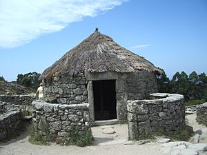 Archivo:Casa en el Castro celta de Santa Trega (Galicia, España)