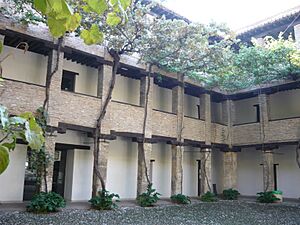 Archivo:Corral del Carbon-p1080059