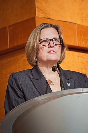 Archivo:Dr. Kathryn Sullivan makes opening remarks on the second day of the two day G-8 International Conference on Open Data for Agriculture in Washington, D.C.