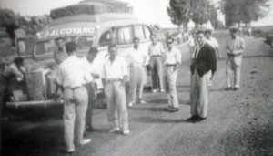 Archivo:El Alcoyano fue unos de los primeros clubs de España en tener autobús propio - Año 1947 militando en 1ª división