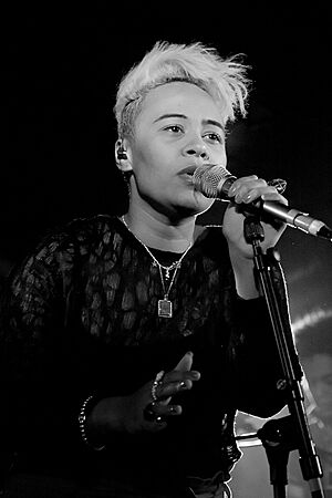 Archivo:Emeli sande.pk