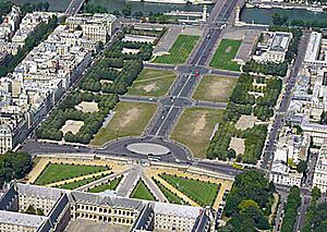 Esplanade des Invalides (Paris, FRA) 2002.jpg