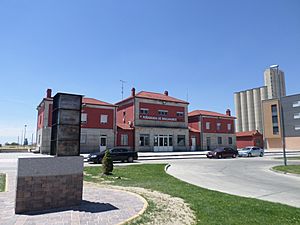 Archivo:Estación de Ferrocarriles de Peñaranda de Bracamonte