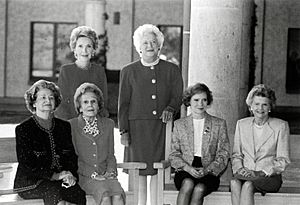 Archivo:First Ladies at Ronald Reagan Presidential Library