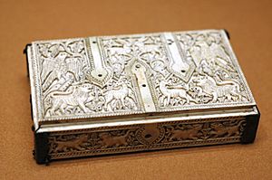 Archivo:Flat casket Cuenca Louvre OA2775
