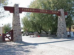 Archivo:Furnace Creek Ranch Entrance 2